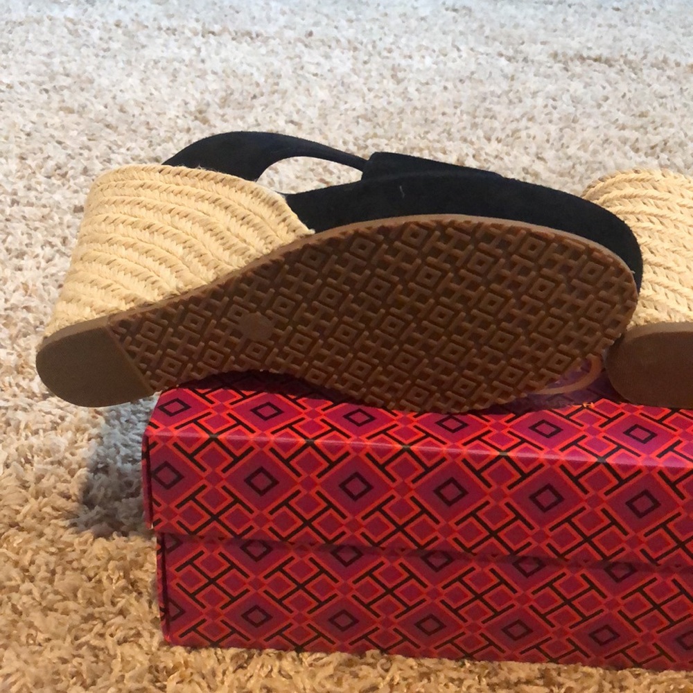 Tory Burch Wedges with gold accents on back of shoe. 8.5M - Picture 6 of 7